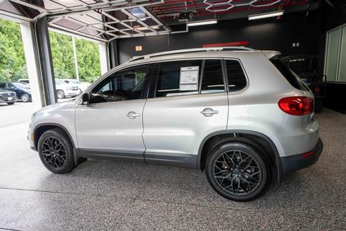 Reflex Silver Metallic 2016 Volkswagen Tiguan SE