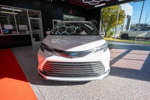 2024 Toyota Sienna XLE