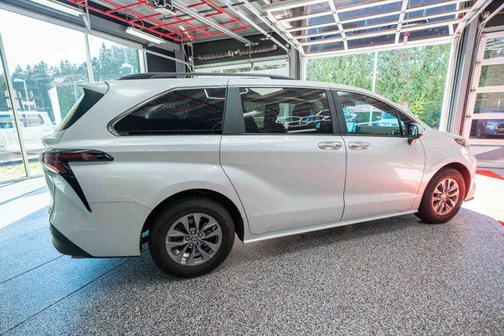 2024 Toyota Sienna XLE
