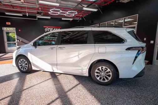 2024 Toyota Sienna XLE