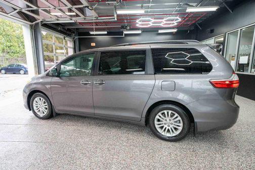 2017 Toyota Sienna XLE Premium
