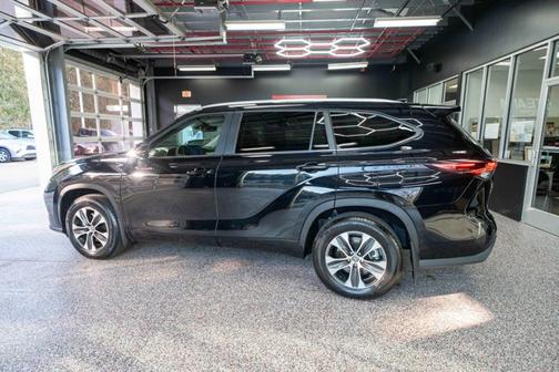 2025 Toyota Highlander XLE