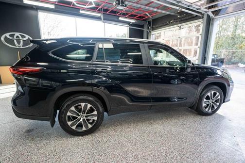 2025 Toyota Highlander XLE