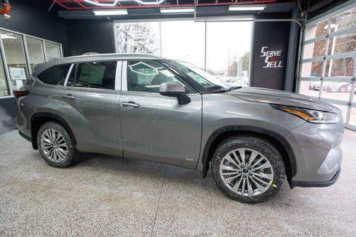 2026 Toyota Highlander Hybrid Platinum