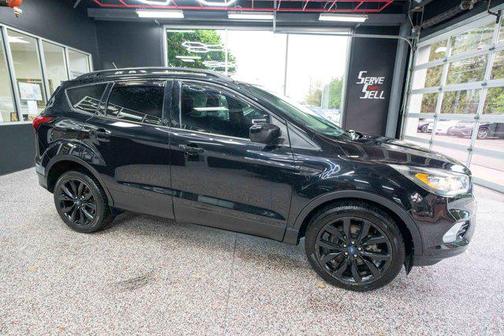 AGATE BLACK 2019 Ford Escape SE