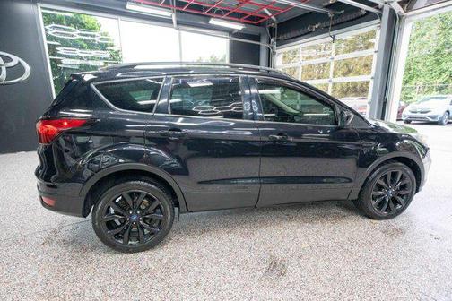 AGATE BLACK 2019 Ford Escape SE