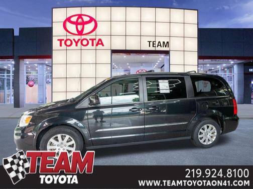 Brilliant Black Crystal Pearlcoat 2016 Chrysler Town & Country Touring