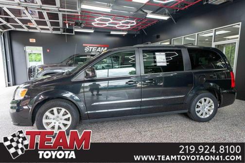 Brilliant Black Crystal Pearlcoat 2016 Chrysler Town & Country Touring