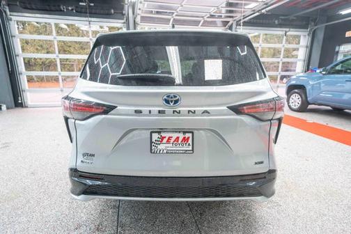 2025 Toyota Sienna XSE 7 Passenger