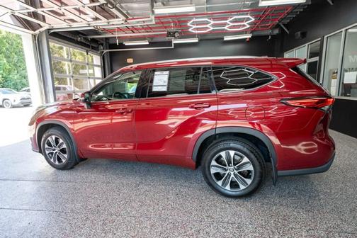 Ruby Flare Pearl 2021 Toyota Highlander XLE