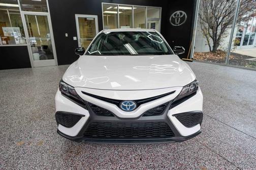 2024 Toyota Camry Hybrid SE