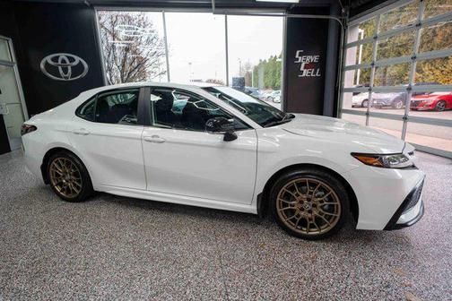 2024 Toyota Camry Hybrid SE