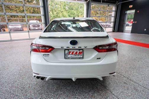 2024 Toyota Camry Hybrid SE