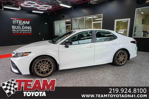 2024 Toyota Camry Hybrid SE