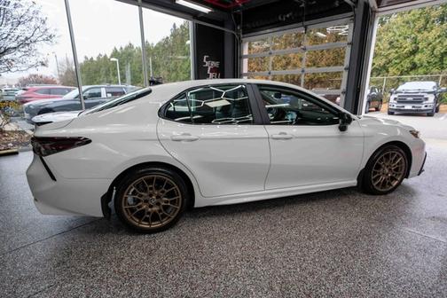 2024 Toyota Camry Hybrid SE