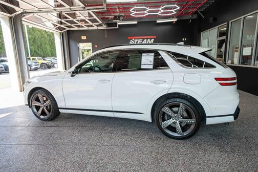 Uyuni White 2025 Genesis GV70 2.5T AWD