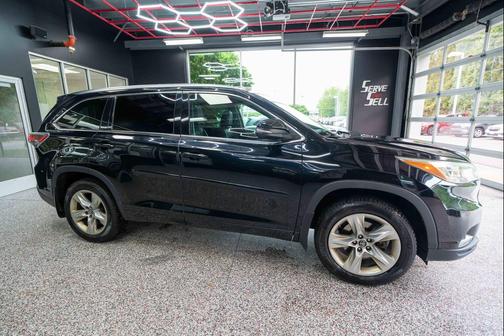Midnight Black Metallic 2016 Toyota Highlander Limited