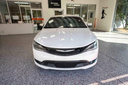 2016 Chrysler 200 S