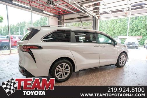 2023 Toyota Sienna Platinum 7 Passenger