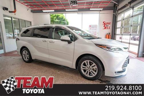 2023 Toyota Sienna Platinum 7 Passenger