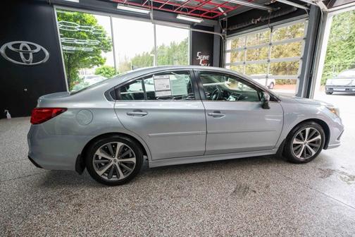 Ice Silver Metallic 2018 Subaru Legacy Limited