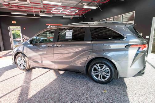 2024 Toyota Sienna Platinum 7 Passenger