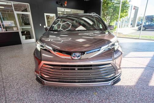 2024 Toyota Sienna Platinum 7 Passenger