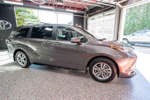 2024 Toyota Sienna Platinum 7 Passenger