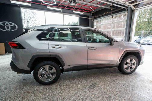 2022 Toyota RAV4 Hybrid LE