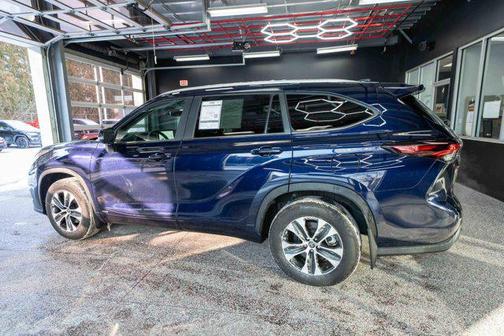 2025 Toyota Highlander Hybrid XLE