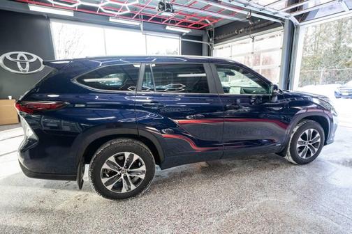 2025 Toyota Highlander Hybrid XLE