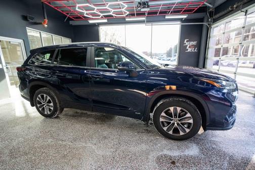 2025 Toyota Highlander Hybrid XLE