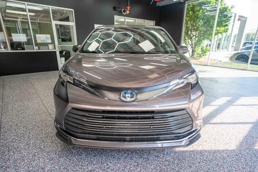 2022 Toyota Sienna XLE 7 Passenger