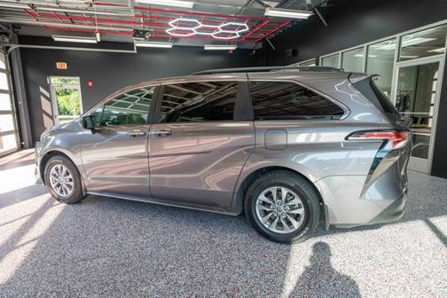 2022 Toyota Sienna XLE 7 Passenger
