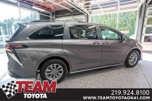 2022 Toyota Sienna XLE 7 Passenger