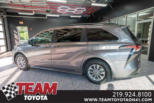 2022 Toyota Sienna XLE 7 Passenger