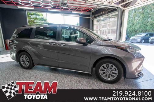 2022 Toyota Sienna XLE 7 Passenger