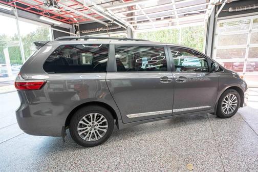 2019 Toyota Sienna XLE Premium