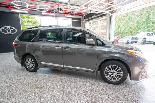 2019 Toyota Sienna XLE Premium