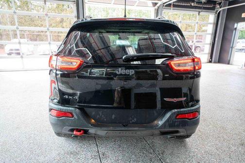 Diamond Black Crystal Pearlcoat 2017 Jeep Cherokee Trailhawk