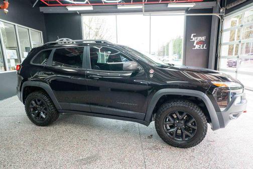 Diamond Black Crystal Pearlcoat 2017 Jeep Cherokee Trailhawk