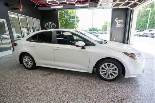 Ice Cap 2025 Toyota Corolla LE
