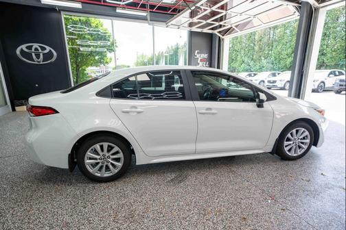 Ice Cap 2025 Toyota Corolla LE