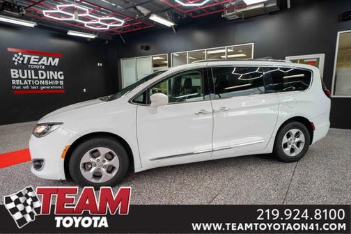 2017 Chrysler Pacifica Touring-L
