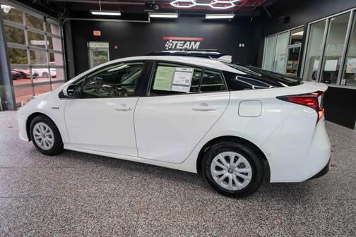 2022 Toyota Prius LE