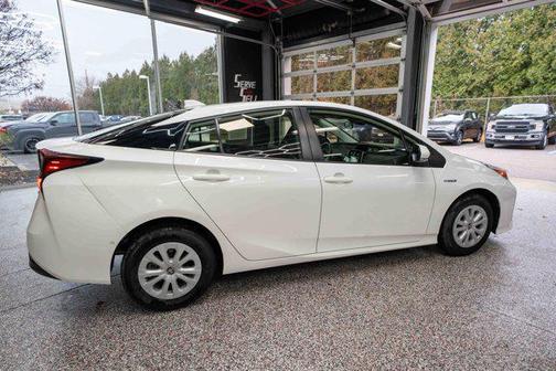 2022 Toyota Prius LE