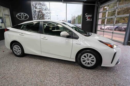 2022 Toyota Prius LE