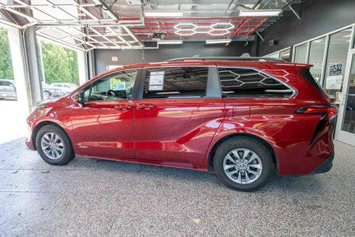 Ruby Flare Pearl 2021 Toyota Sienna LE