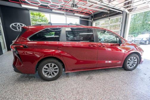 Ruby Flare Pearl 2021 Toyota Sienna LE