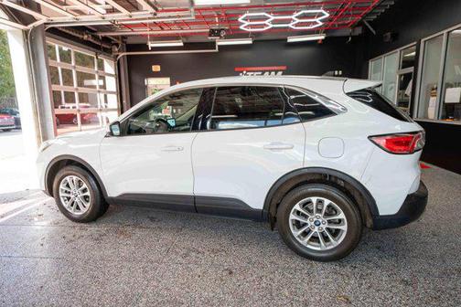 OXFORD WHITE 2020 Ford Escape SE